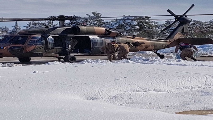 Adana-Gaziantep Otoyolunda Mahsur Kalan Vatandaşlarımızın Sıhhi Tahliyesi için 2 Adet Helikopter ve Yolun Açılması için 2 Adet Çekici Görevlendirildi