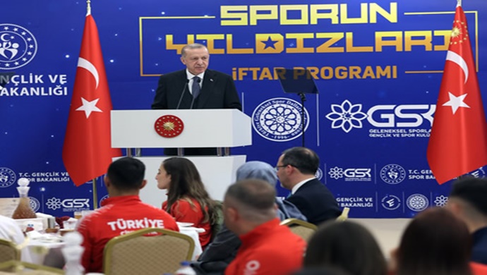 Cumhurbaşkanı Erdoğan, sporcularla iftar yemeğinde bir araya geldi