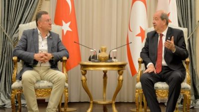Cumhurbaşkanı Ersin Tatar, Hatay Büyükşehir Belediye başkanı ve beraberindekileri kabul etti