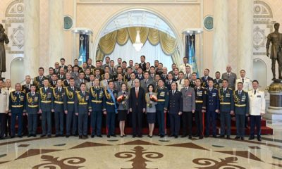 Президент мемлекеттік наградалар, жоғары әскери және арнаулы атақтар, сыныптық шендер тапсыру рәсіміне қатысты