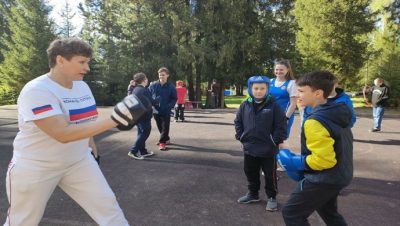 “Birleşik Rusya Kadın Hareketi” aktivistleri Kostroma bölgesindeki bir sağlık kampındaki Belgorod çocuklarını ziyaret etti
