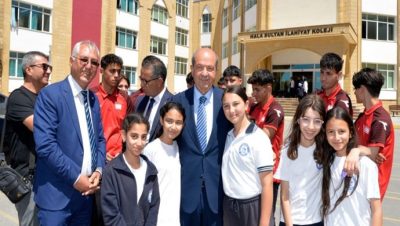 Cumhurbaşkanı Ersin Tatar, Hala Sultan İlahiyat Koleji’ni ziyaret etti