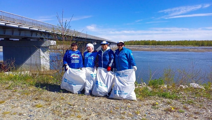 Magadan bölgesinde, Birleşik Rusya üyeleri Arman Nehri kıyısında bir temizlik günü düzenledi