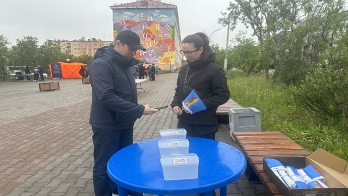 Çukotka’da Birleşik Rusya ve MGER’den aktivistler SVO katılımcılarını desteklemek için bir miting düzenlediler