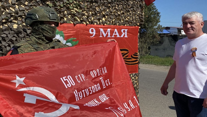 Herson bölgesinde Birleşik Rusya, kontrol noktalarında “Zafer Bayrağı” kampanyasını başlattı