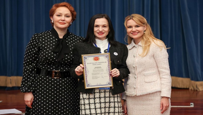 Birleşik Rusya Kadın Hareketi, St. Petersburg’da kadınlara yönelik bir siyaset okulu kursu düzenledi