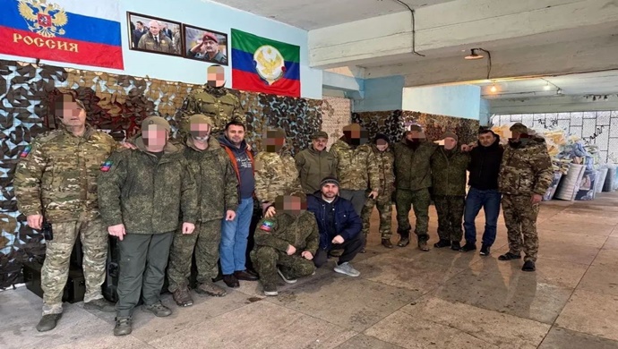 Elektrik jeneratörleri, kamuflaj ağları ve ilaçlar: Birleşik Rusya, yılbaşı hediyesi olarak “kurdele” gönderdi