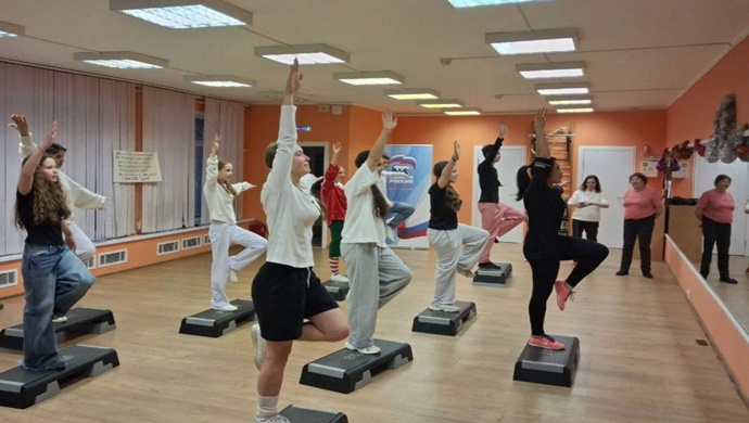 «Единая Россия» организовала в Москве «Зарядку со звездой»