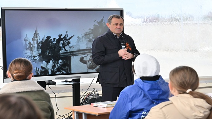 Igor Bryntsalov: “Zafer Diktesi” katılımcıları, Moskova’yı savunan ve cephe gerisinde yardım eden on binlerce insanın anısına ve saygısına saygılarını sunuyor.