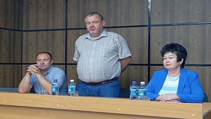 Адресная помощь, дорожный ремонт и жилищные вопросы: «Единая Россия» рассмотрела обращения жителей регионов