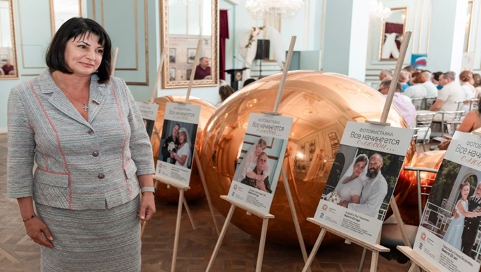 При поддержке депутатов «Единой России» в Севастополе открылась фотовыставка о семейных ценностях